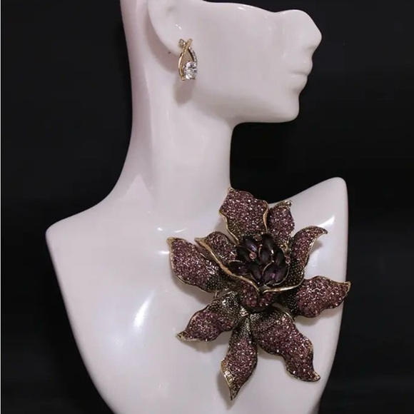 Sparkling Oversized Purple Floral Statement Brooch • Gold-Tone Vintage Style - Picture 7 of 13